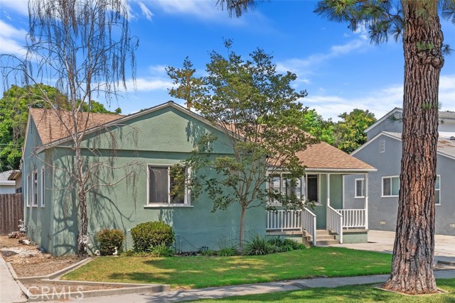 3842 Knoxville Avenue, Long Beach CA: https://media.crmls.org/medias/39c0230e-fbf7-4e2c-870d-a1d13fa62ea4.jpg
