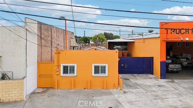 10240 Atlantic Avenue, South Gate CA: https://media.crmls.org/medias/39c0abfe-dc3b-4a54-953f-3eba48bfc663.jpg