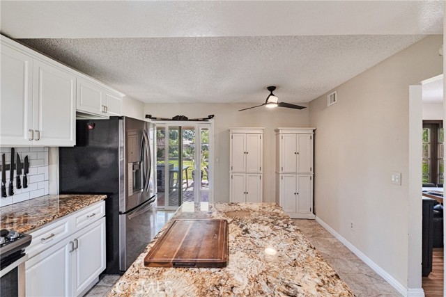 Detail Gallery Image 25 of 59 For 29857 Wistaria Valley, Canyon Country,  CA 91387 - 3 Beds | 3 Baths