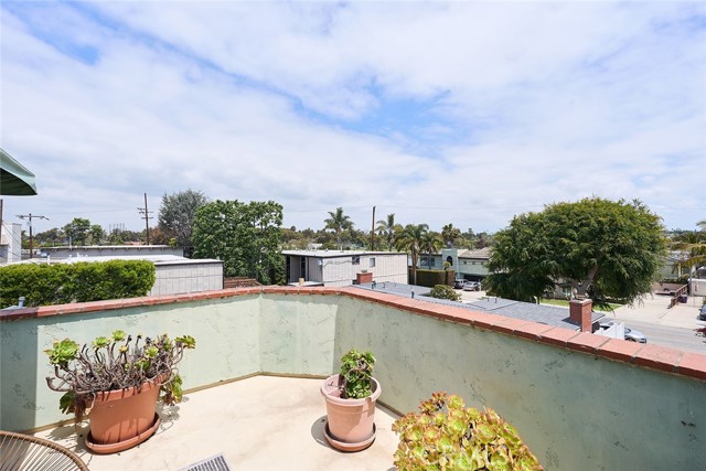 385 Park Avenue, Long Beach CA: https://media.crmls.org/medias/39c1b899-4986-4fa5-a264-d5dbe7253742.jpg