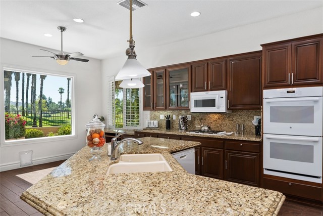 29530 Winding Brook Drive, Menifee CA: https://media.crmls.org/medias/39c37c22-6b9c-4a82-9a98-f4550379b37a.jpg