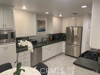 Detail Gallery Image 9 of 60 For 5200 White Oak Ave #36,  Encino,  CA 91316 - 2 Beds | 3 Baths