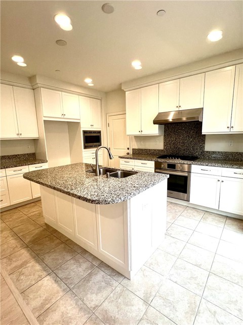 110 Waterleaf, Irvine CA: https://media.crmls.org/medias/39c3b726-9af3-44f8-bb9a-f7360f10d978.jpg