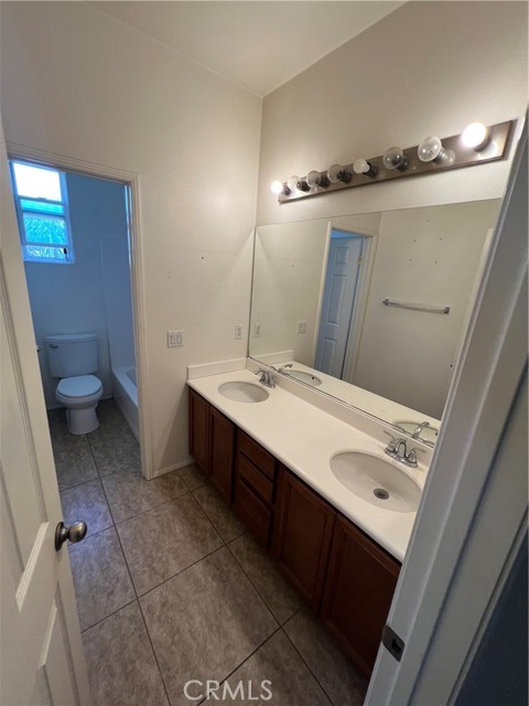 6686 Sand Dunes Street, Eastvale CA: https://media.crmls.org/medias/39c47e89-b745-4e85-84fa-760e20fef95e.jpg