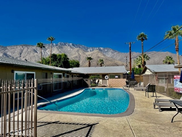 Detail Gallery Image 2 of 12 For 686 E Cottonwood Rd #7,  Palm Springs,  CA 92262 - 1 Beds | 1 Baths