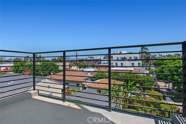 2633 S Cochran Avenue, Los Angeles CA: https://media.crmls.org/medias/39c4b197-4fc6-4533-8d0b-6ef5759b4f42.jpg