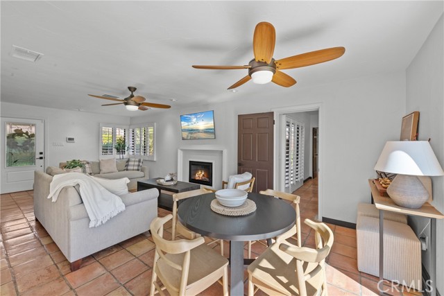 642 S Mountain View Drive, Palm Springs CA: https://media.crmls.org/medias/39c4d8be-1f03-4d7e-8346-8cc08ed70315.jpg