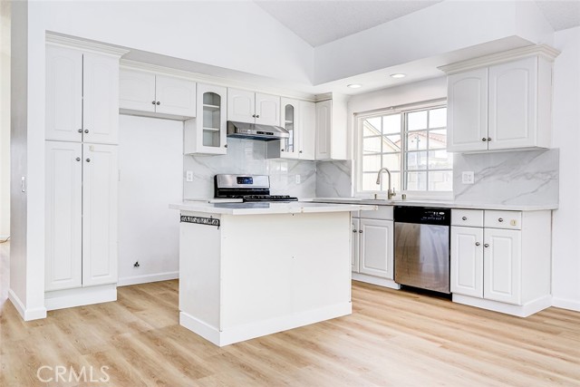 20102 Plaza De Madrid, Cerritos CA: https://media.crmls.org/medias/39c4f9de-a850-427e-a315-d04acd6a63bc.jpg
