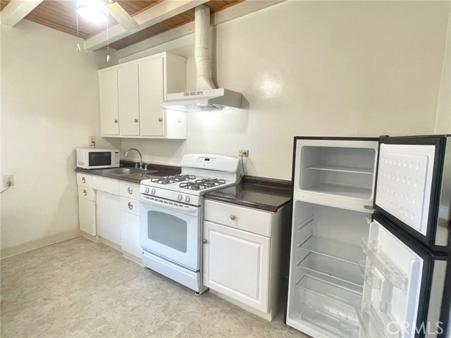 3224 Cerritos Avenue, Signal Hill CA: https://media.crmls.org/medias/39c56971-8b48-4ebd-a346-96c258677958.jpg