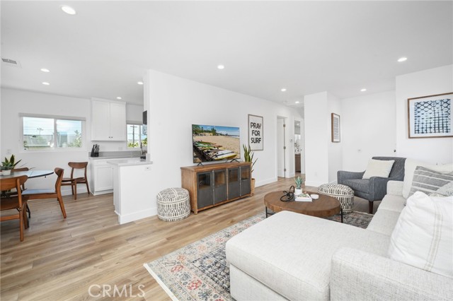 Detail Gallery Image 3 of 34 For 205 42nd St, Newport Beach,  CA 92663 - – Beds | – Baths