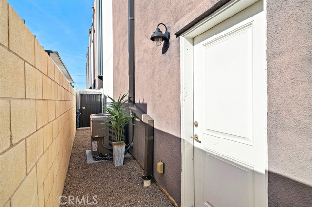 Detail Gallery Image 29 of 30 For 1974 Meyer Pl #D,  Costa Mesa,  CA 92627 - 2 Beds | 2/1 Baths