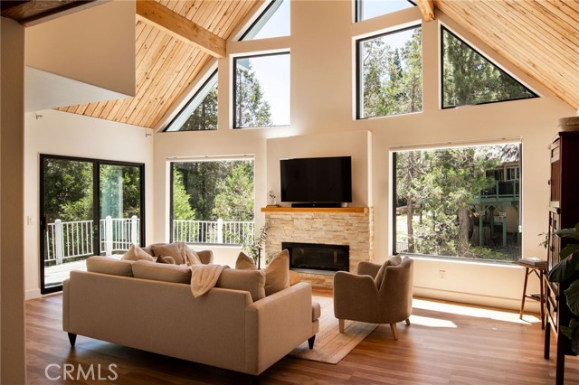 Detail Gallery Image 3 of 57 For 113 Brentwood Dr, Lake Arrowhead,  CA 92352 - 6 Beds | 5 Baths