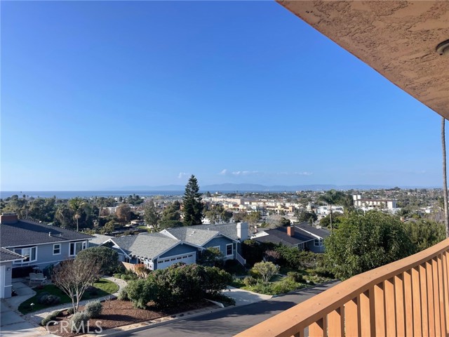 Detail Gallery Image 5 of 12 For 205 via Los Altos, Redondo Beach,  CA 90277 - 5 Beds | 4 Baths