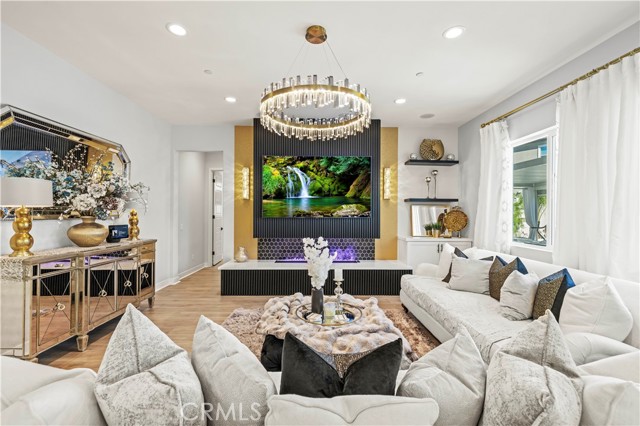 Detail Gallery Image 6 of 57 For 28618 Bloom, Saugus,  CA 91350 - 5 Beds | 4/1 Baths