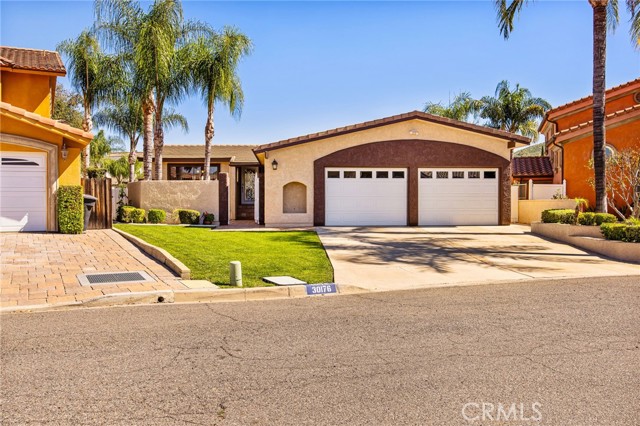 Detail Gallery Image 3 of 61 For 30176 Windward, Canyon Lake,  CA 92587 - 4 Beds | 2 Baths