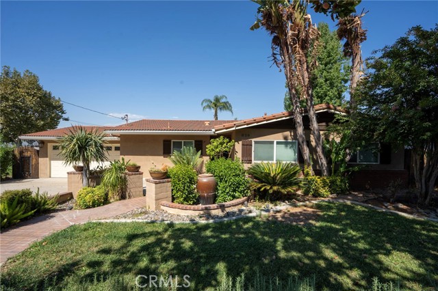 Detail Gallery Image 1 of 18 For 828 W Cypress Ave, Redlands,  CA 92373 - 3 Beds | 2 Baths