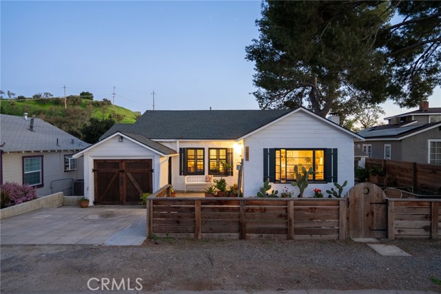 Detail Gallery Image 1 of 46 For 127 Capitol Hill Dr, Paso Robles,  CA 93446 - 3 Beds | 2 Baths