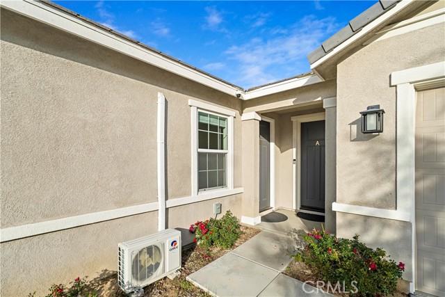 Detail Gallery Image 5 of 66 For 8044 Country Mile Ln, Riverside,  CA 92507 - 5 Beds | 3/1 Baths