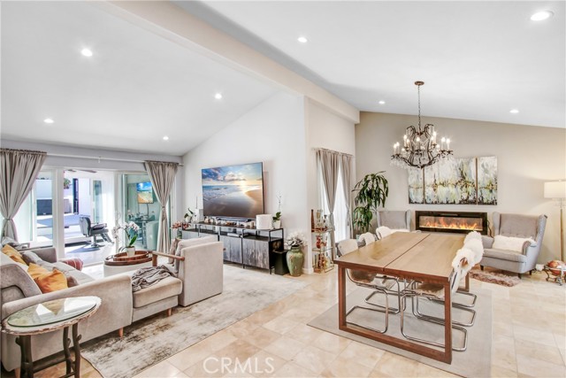 20200 Clark Street, Woodland Hills CA: https://media.crmls.org/medias/39cce85a-9f5a-4d50-846b-1caf86b8e3f8.jpg