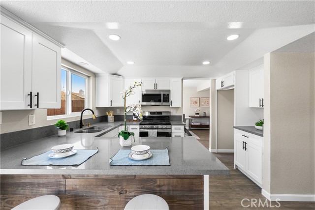 Detail Gallery Image 18 of 62 For 37634 Duffel St, Palmdale,  CA 93552 - 4 Beds | 3 Baths