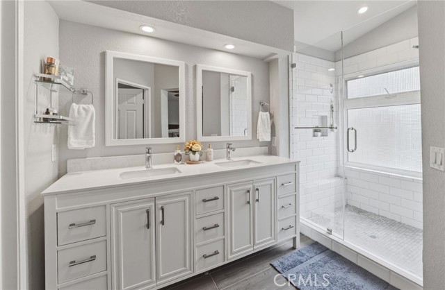 Image 28 of 54 For 16727 Lake Knoll