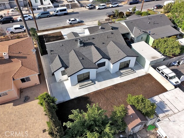 11240 Lull Street, Sun Valley CA: https://media.crmls.org/medias/39ce85e1-6ac3-4773-984f-cfd52077b599.jpg