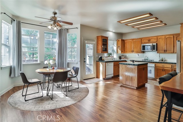 176 Pine Ridge Road, Crestline CA: https://media.crmls.org/medias/39cf911f-eb15-4d61-a44a-00f381901b14.jpg