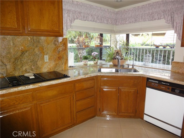Detail Gallery Image 5 of 14 For 1925 Paseo La Paz, Pomona,  CA 91768 - 4 Beds | 3 Baths