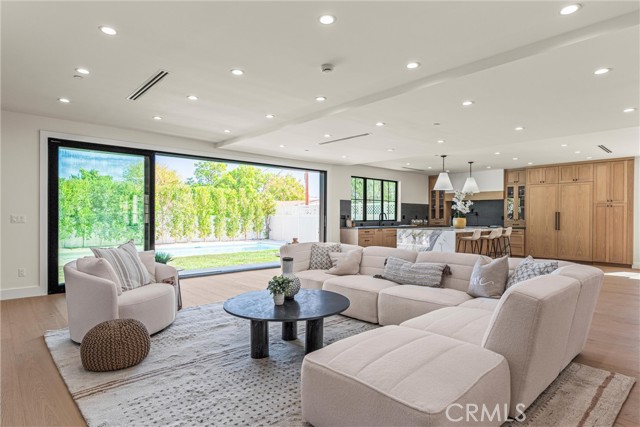 Detail Gallery Image 23 of 51 For 5258 Lemona Ave, Sherman Oaks,  CA 91411 - 4 Beds | 5 Baths