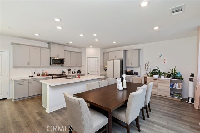 2275 Melogold Way, Corona CA: https://media.crmls.org/medias/39d13704-d1c9-479e-9214-7aef7b8b87ee.jpg