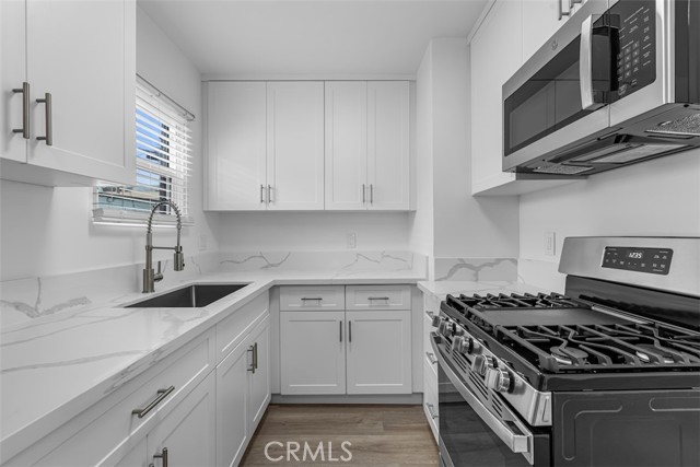 908 Manhattan Avenue, Hermosa Beach, California 90254, ,Residential Income,Sold,Manhattan,SB25198954