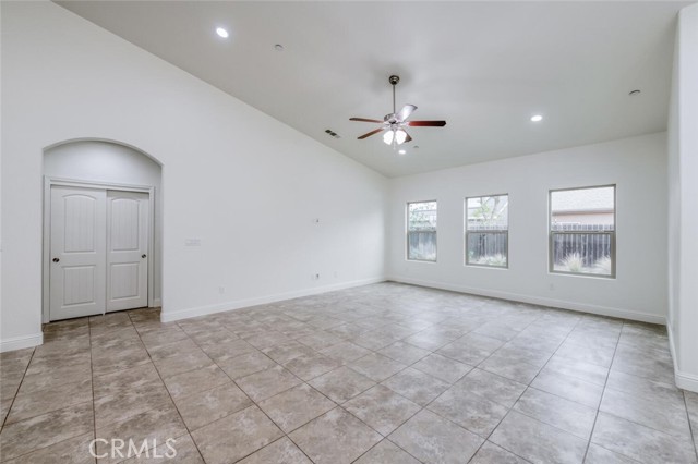 Detail Gallery Image 9 of 33 For 6808 W Lucas, Fresno,  CA 93722 - 3 Beds | 2 Baths