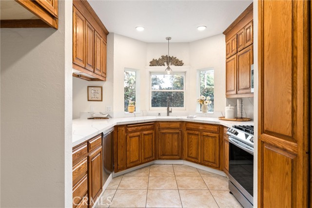 Detail Gallery Image 10 of 35 For 887 Ashbury Ct, Chico,  CA 95926 - 4 Beds | 2/1 Baths