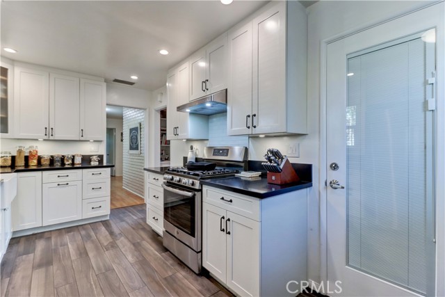 1403 Cuernavaca Place, Claremont CA: https://media.crmls.org/medias/39d5c471-d593-402a-b489-6af4c7e73b3c.jpg