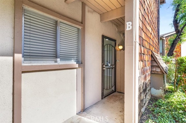 Detail Gallery Image 3 of 44 For 1044 Cabrillo Park #B,  Santa Ana,  CA 92701 - 2 Beds | 1 Baths