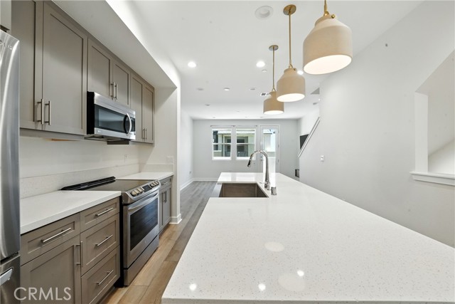 Detail Gallery Image 4 of 40 For 7621 University Ave #103,  La Mesa,  CA 91942 - 3 Beds | 3 Baths