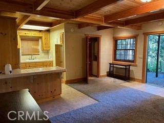 https://media.crmls.org/medias/39d68023-94ef-4676-8d2b-7807750a3024.jpg?preset=X-Large