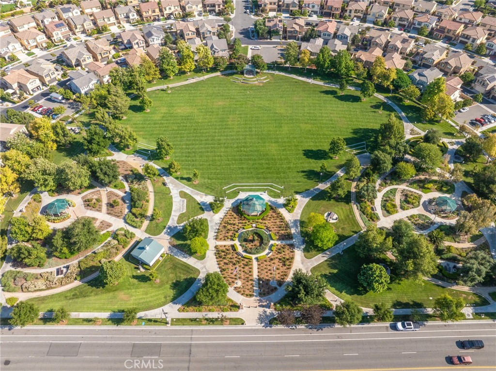 https://media.crmls.org/medias/39d71f53-f014-4029-85c8-d474faeef67f.jpg?preset=X-Large