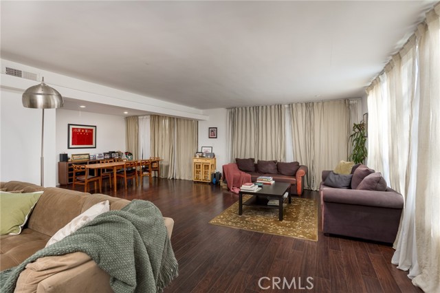 Detail Gallery Image 24 of 32 For 615 E Olive a,  Burbank,  CA 91501 - 2 Beds | 2 Baths