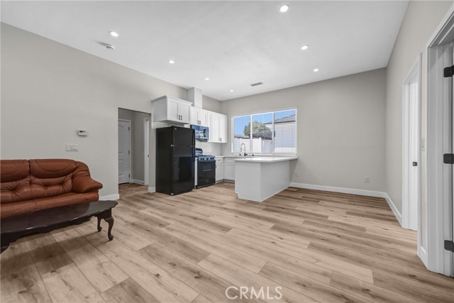 Detail Gallery Image 10 of 26 For 9998 Louise Ave, Northridge,  CA 91325 - 2 Beds | 1 Baths