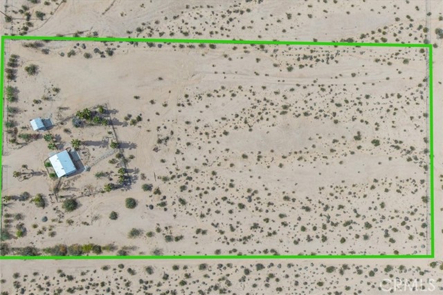 380 Mack Lane, 29 Palms CA: https://media.crmls.org/medias/39d81d7c-5e08-433f-b879-ec5e06f00c1b.jpg