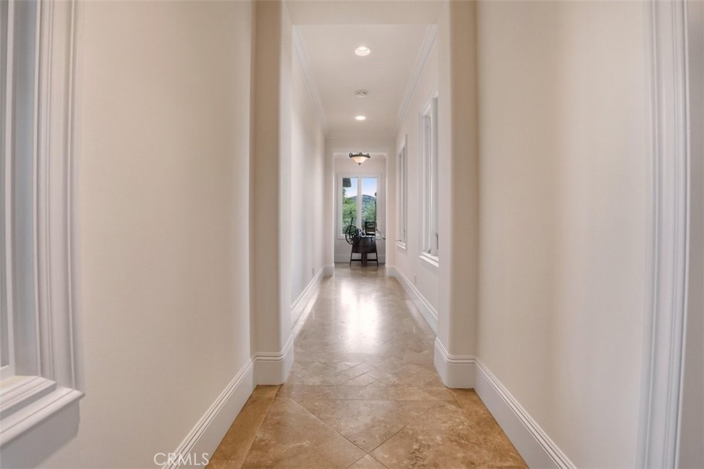 https://media.crmls.org/medias/39d8669f-b76a-4fc6-aa6b-37bb2b1584bd.jpg?preset=X-Large