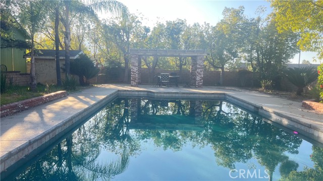 Detail Gallery Image 9 of 10 For 4008 Crown Ranch Rd, Corona,  CA 92881 - 4 Beds | 3/1 Baths