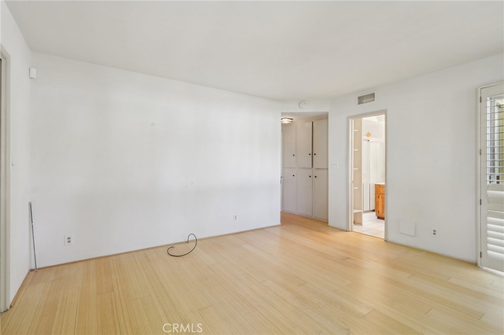 https://media.crmls.org/medias/39d9b7aa-cbf4-4e90-99b0-c708e45fc4f7.jpg?preset=X-Large