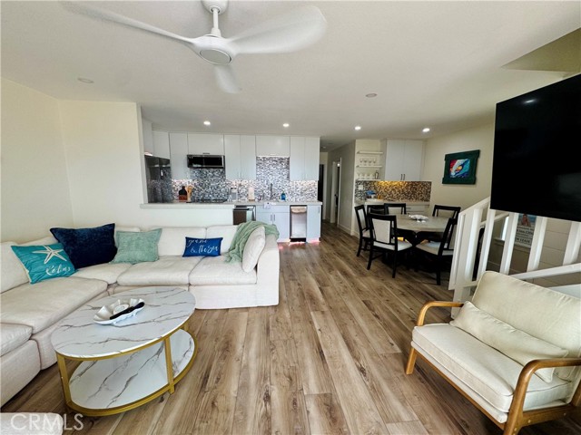 Detail Gallery Image 36 of 38 For 711 Pacific Coast #330,  Huntington Beach,  CA 92648 - 3 Beds | 2 Baths