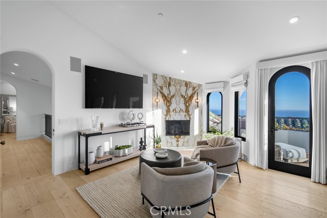922 EMERALD BAY, Laguna Beach CA: https://media.crmls.org/medias/39dab769-840f-42f9-8279-4e932978e42f.jpg