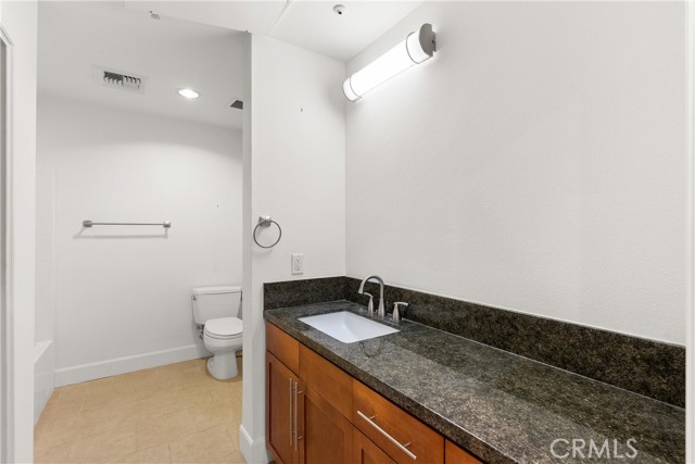 Detail Gallery Image 17 of 39 For 300 E 4th St #205,  Long Beach,  CA 90802 - 2 Beds | 2 Baths