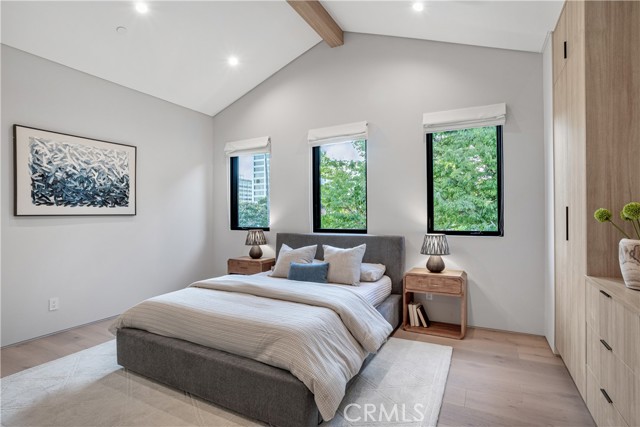 Detail Gallery Image 22 of 34 For 4830 Valjean Ave, Encino,  CA 91436 - 5 Beds | 5/1 Baths