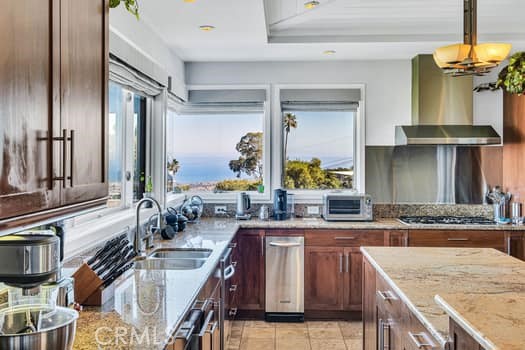 43 Avenida Corona, Rancho Palos Verdes, California 90275, 5 Bedrooms Bedrooms, ,4 BathroomsBathrooms,Residential,For Sale,Avenida Corona,PV25235652