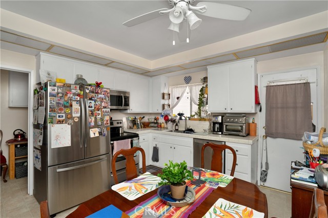 2615 Curtis Avenue, Redondo Beach CA: https://media.crmls.org/medias/39db8b6c-93f6-4ee4-a69c-404b618e4827.jpg